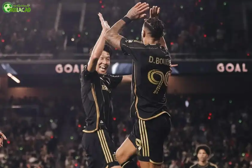 Ngôi sao Hàn Quốc cùng với Douanga hợp thành bộ đôi ăn ý (Ảnh: CLB)